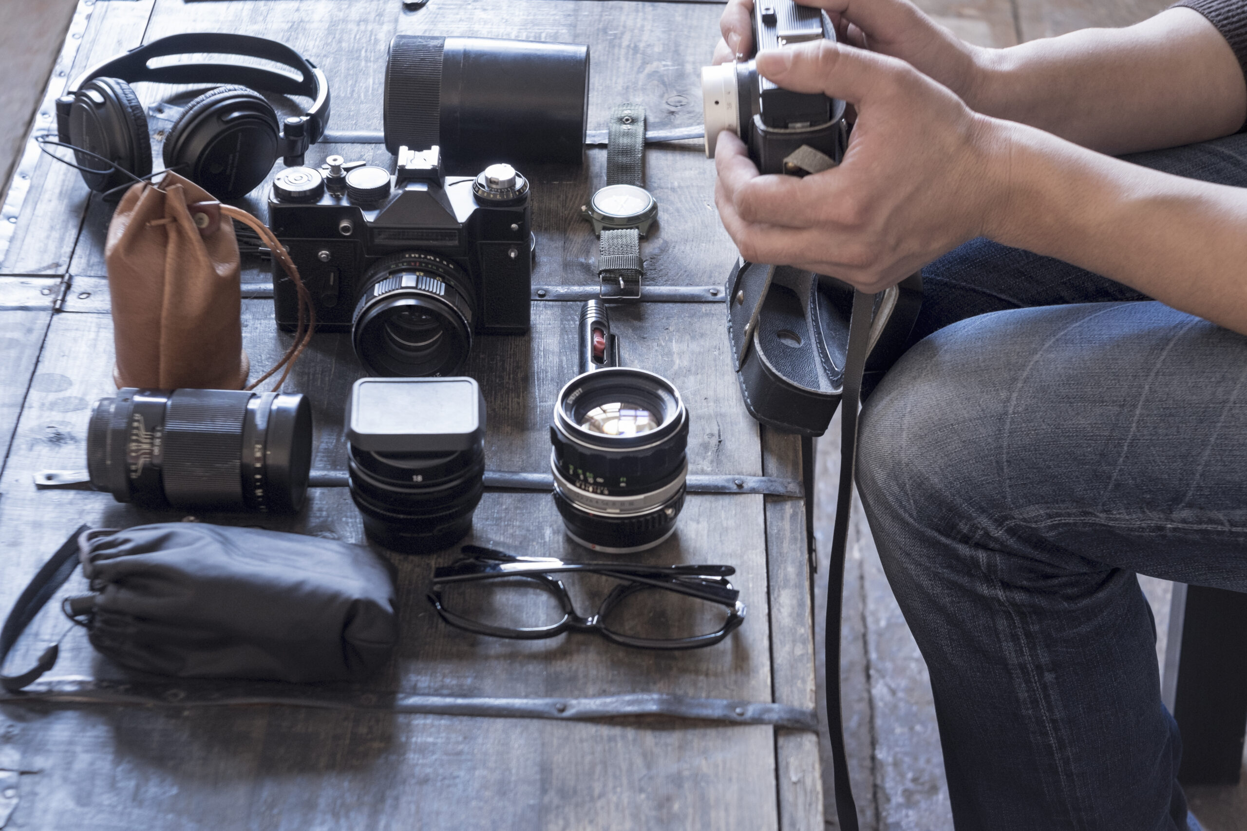 Person is putting their camera gear together